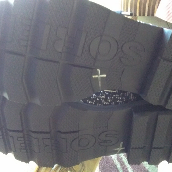 BNWT WOMENS SOREL SZ. 10 BOOTS W/ LAMB FUR BLACK W/ WHITE LEATHER AMAZING BOOTS - Picture 5 of 9